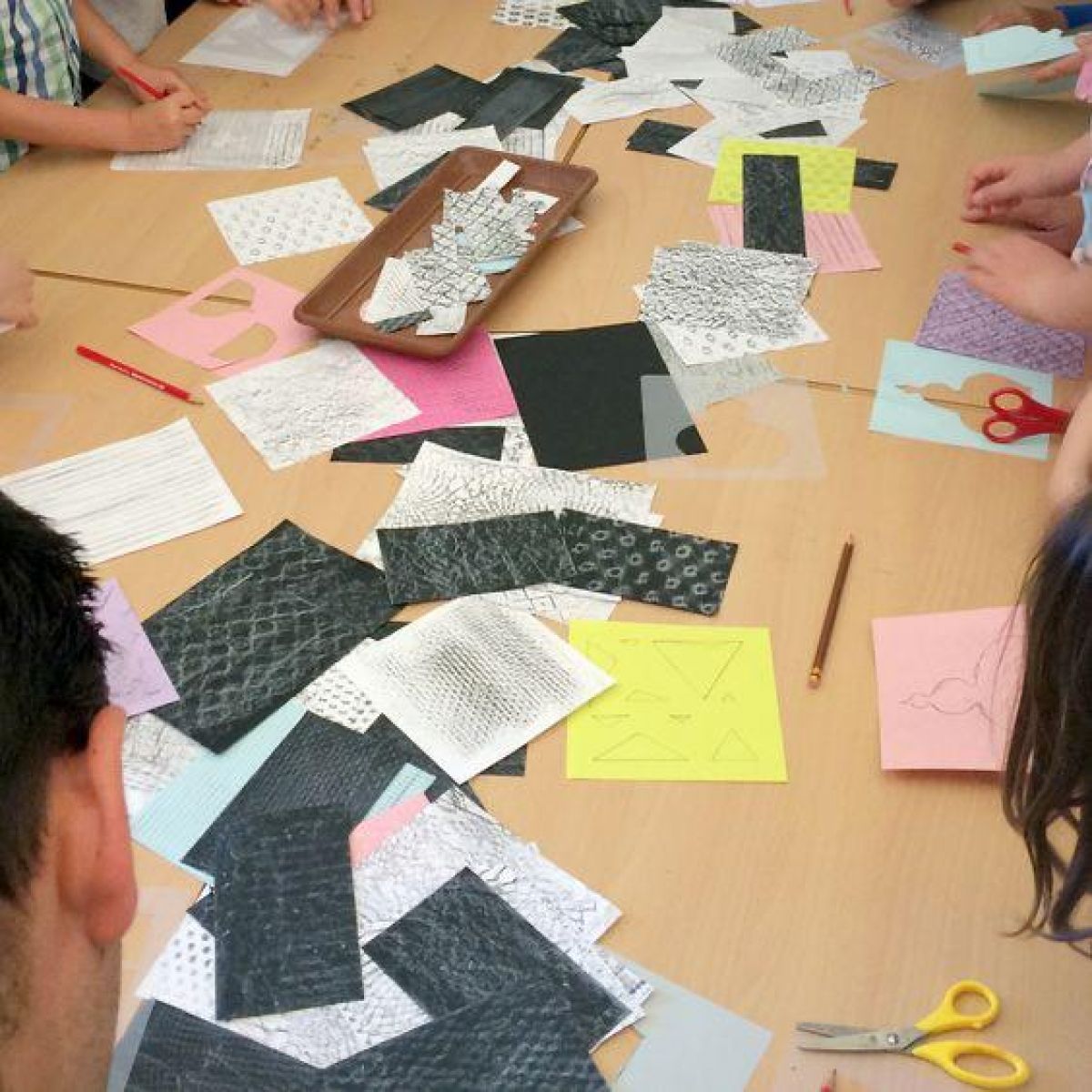 Laboratori di Creazione Burattini di Carta in Movimento per bambini a Bergamo, Brescia e Monza